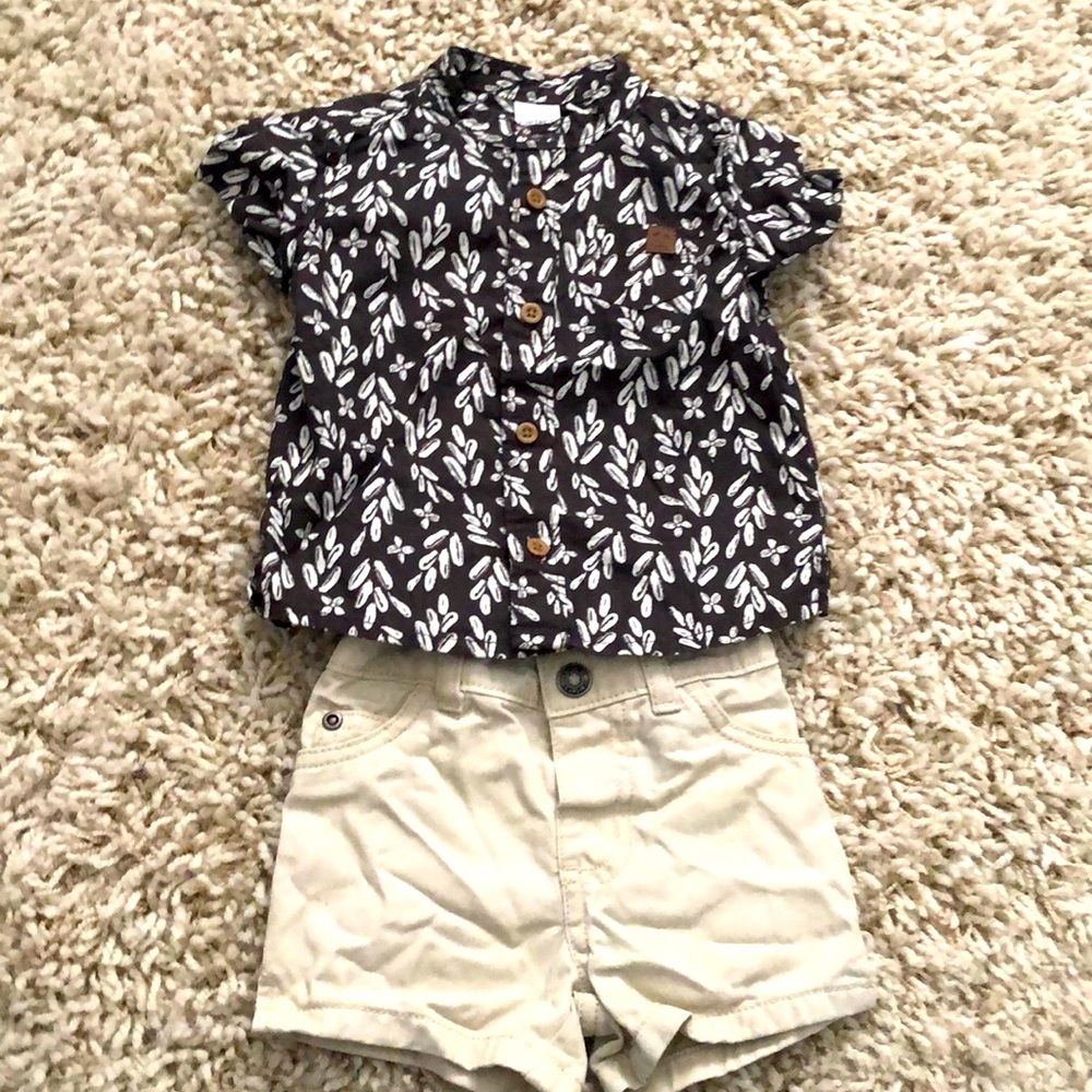 (3 for $35 item) Worn once baby outfit